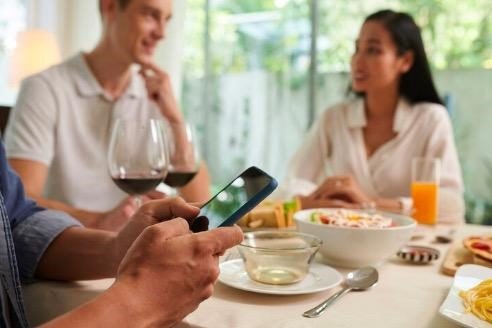 When Should I Text After a First Date?